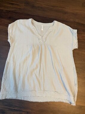 Zenana Outfitters Light Blue Textured V-Neck Short Sleeve Top